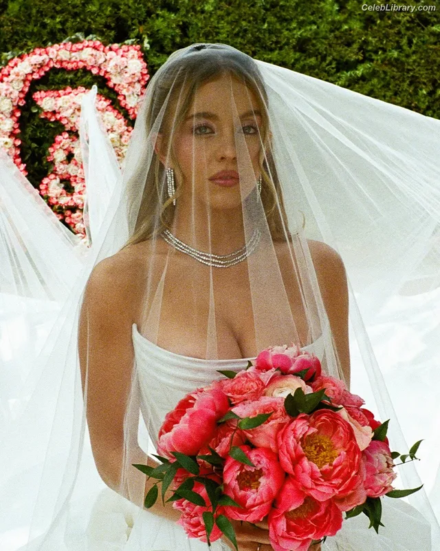 Sydney Sweeney photo 10 of 12007