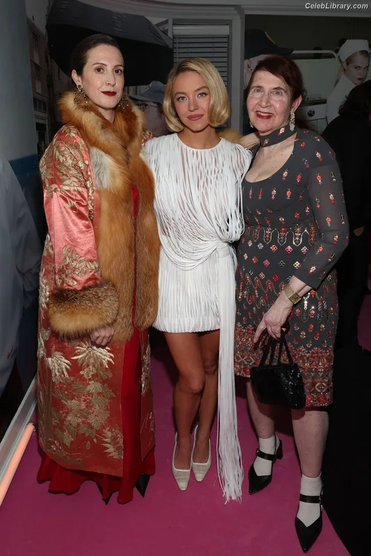 Sydney Sweeney photo 15 of 12007