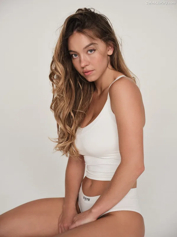 Sydney Sweeney photo 12 of 12007