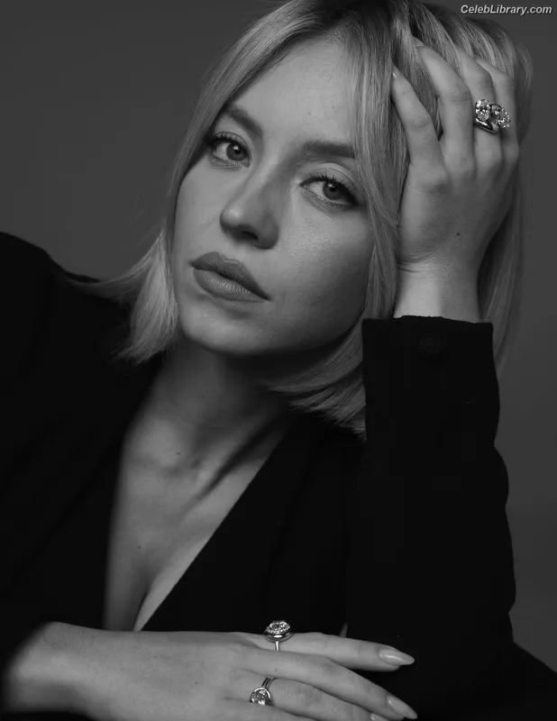 Sydney Sweeney photo 1 of 12007