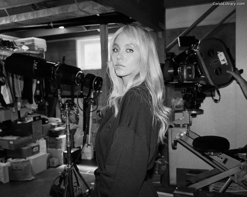 Sydney Sweeney photo 3 of 12007