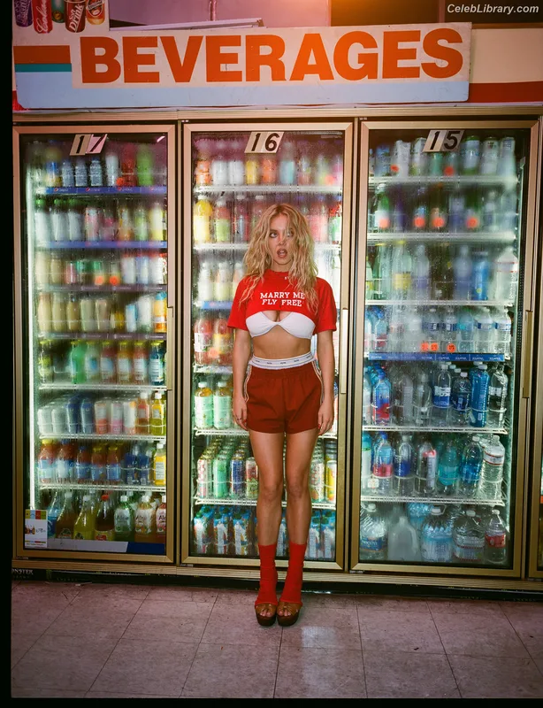 Sydney Sweeney photo 13 of 12007