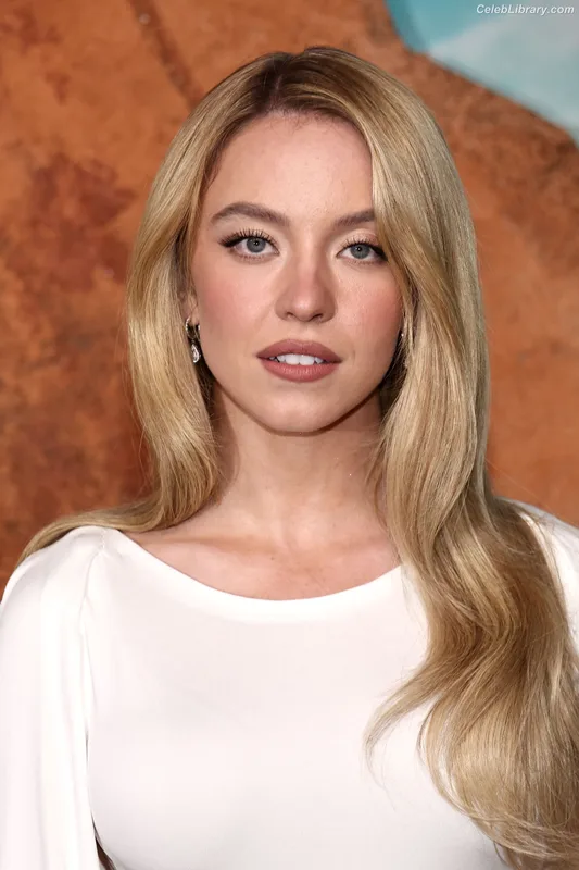 Sydney Sweeney photo 23 of 12007