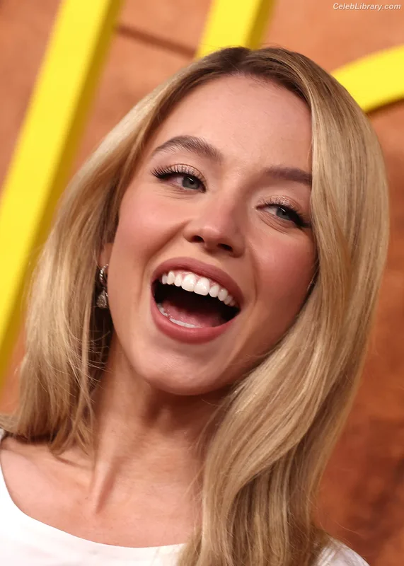 Sydney Sweeney photo 13 of 12007