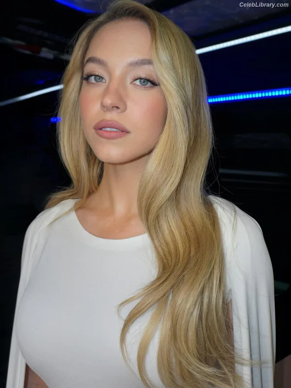 Sydney Sweeney photo 20 of 12007