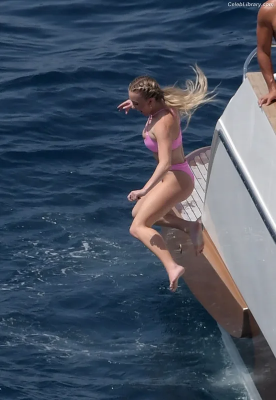 Sydney Sweeney photo 2 of 12007