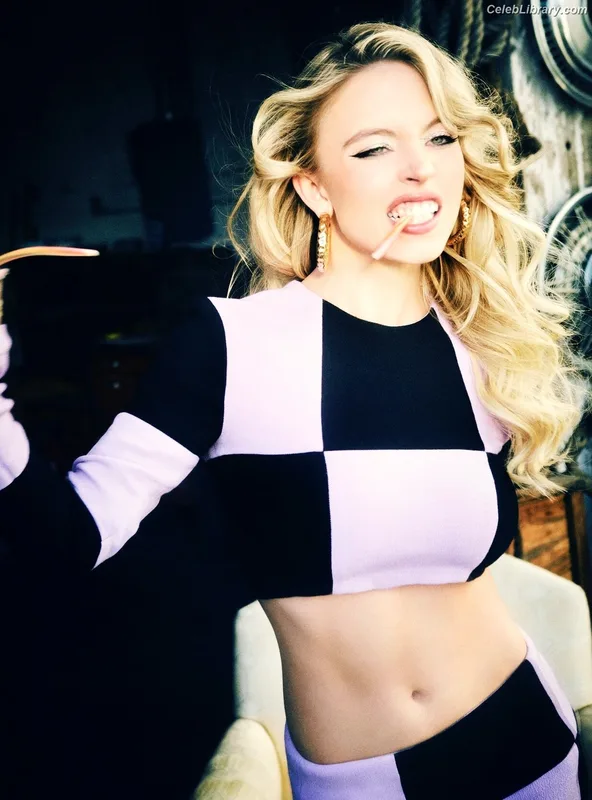 Sydney Sweeney photo 12 of 12007