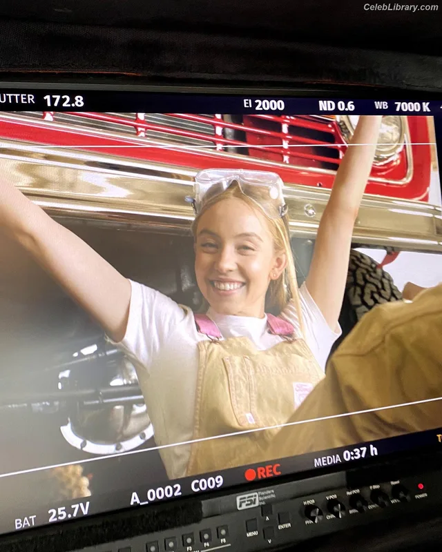 Sydney Sweeney photo 23 of 12007
