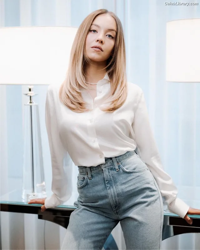 Sydney Sweeney photo 4 of 12007