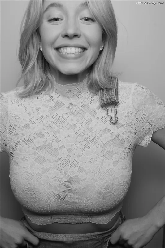Sydney Sweeney photo 12 of 12007