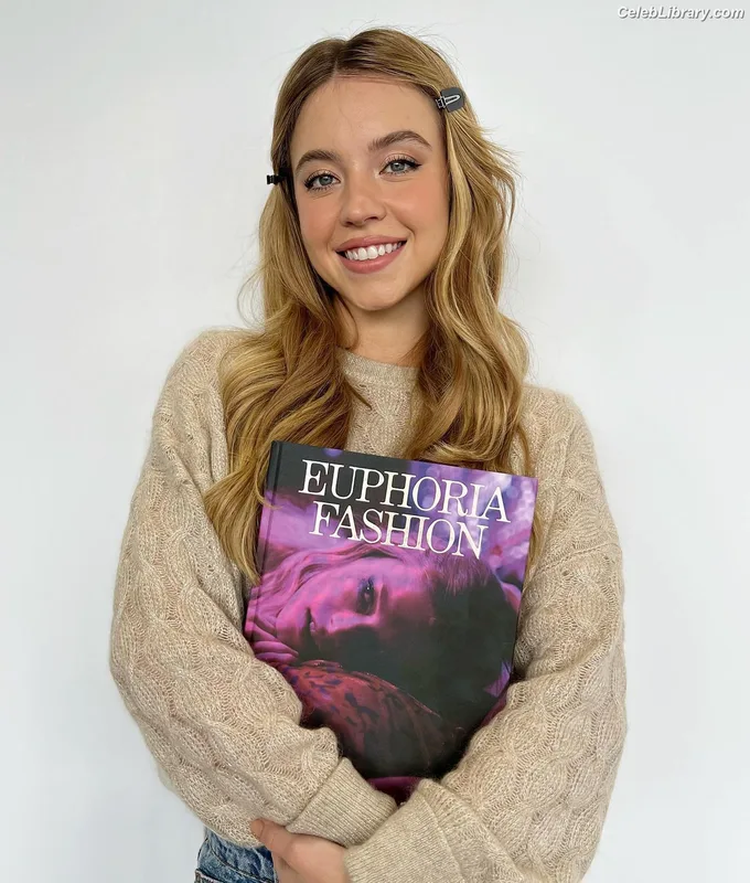 Sydney Sweeney photo 10 of 12007