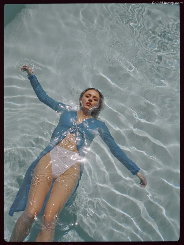 Sydney Sweeney photo 7 of 12007