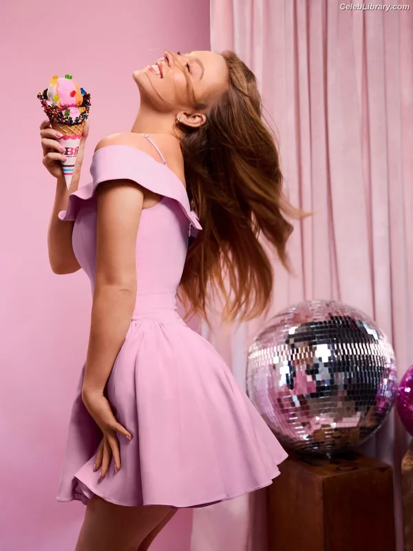 Sydney Sweeney photo 18 of 12007