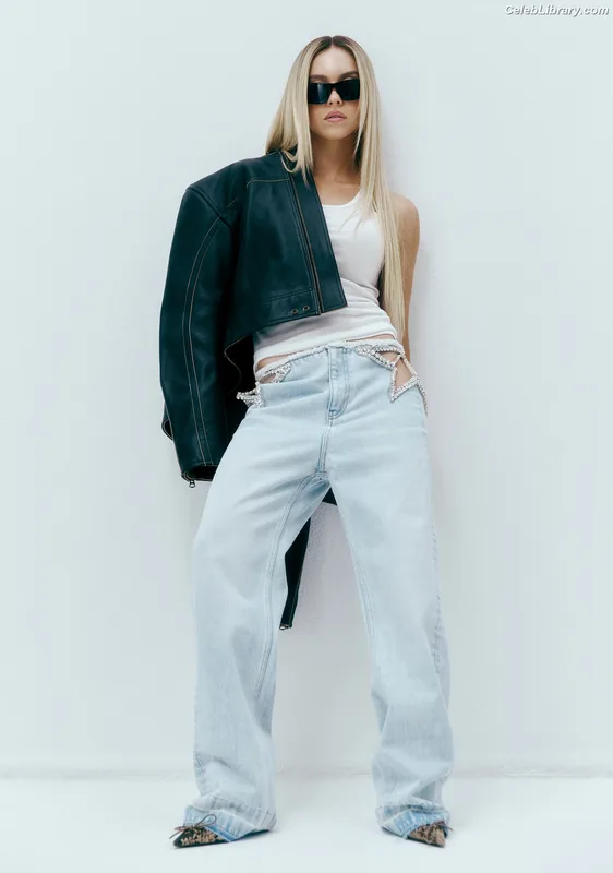 Sydney Sweeney photo 15 of 12007