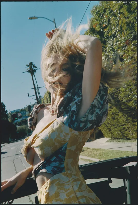 Sydney Sweeney photo 3 of 12007