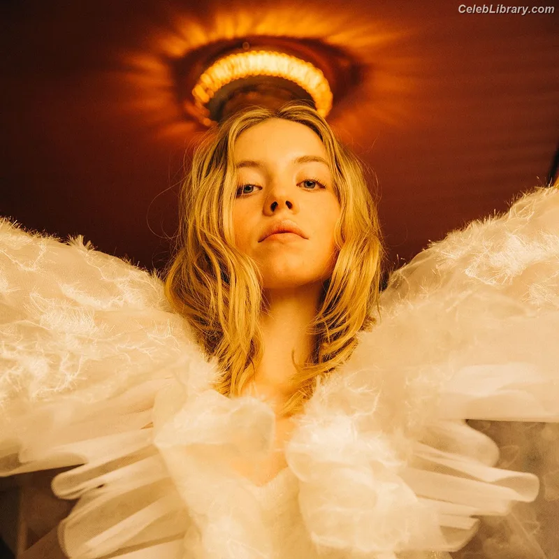 Sydney Sweeney photo 14 of 12007