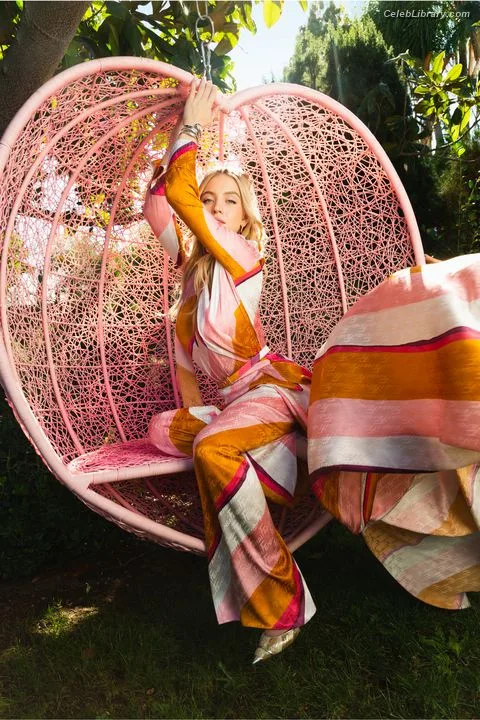 Sydney Sweeney photo 14 of 12007