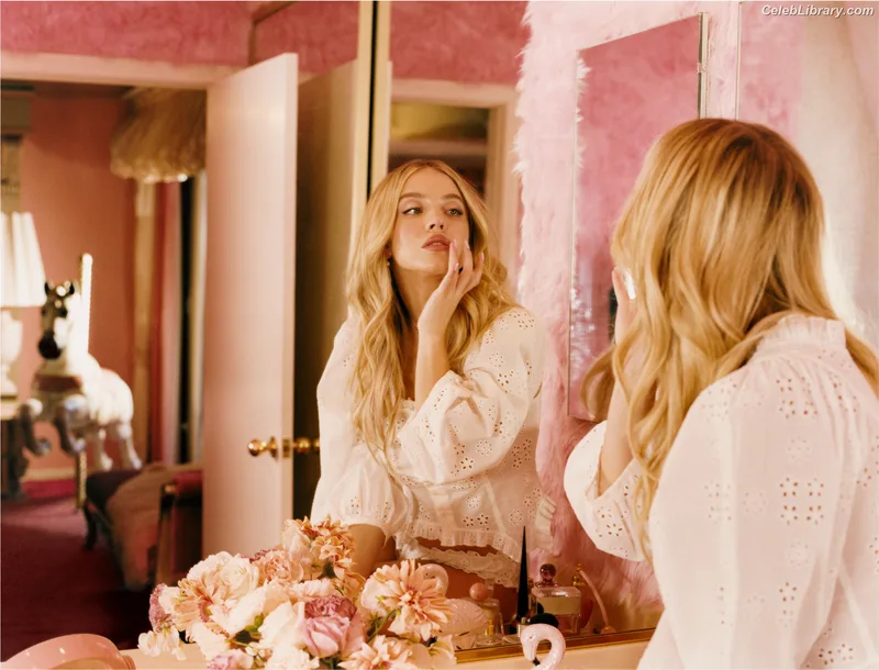 Sydney Sweeney photo 17 of 12007