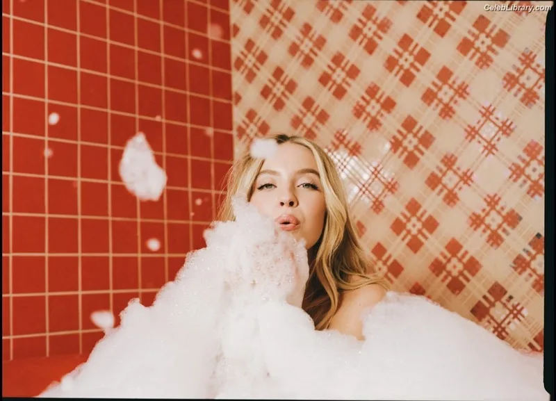 Sydney Sweeney photo 18 of 12007