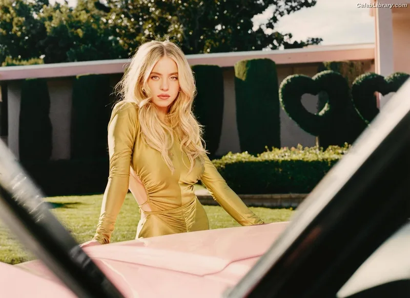 Sydney Sweeney photo 19 of 12007
