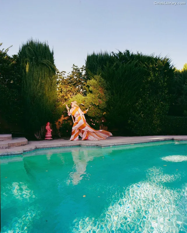 Sydney Sweeney photo 20 of 12007