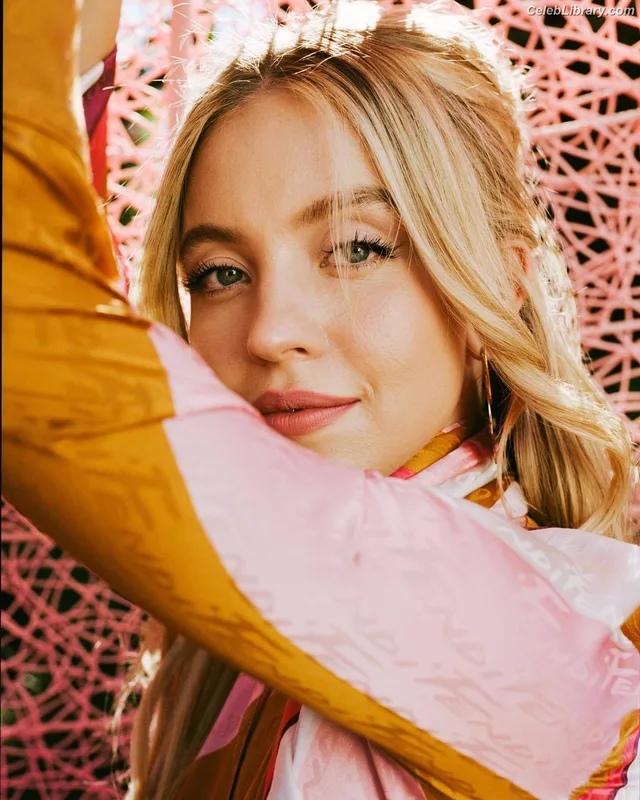 Sydney Sweeney photo 18 of 12007