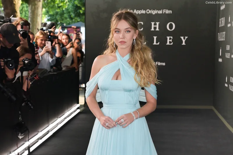 Sydney Sweeney photo 13 of 12007