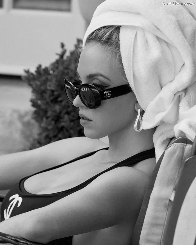 Sydney Sweeney photo 3 of 12007