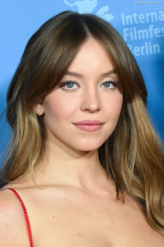 Sydney Sweeney photo 4 of 12007