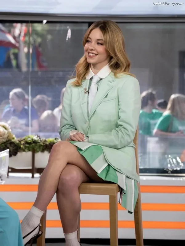 Sydney Sweeney photo 5 of 12007