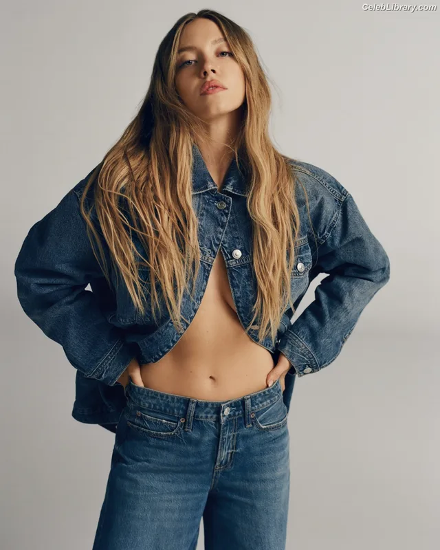 Sydney Sweeney photo 7 of 12007