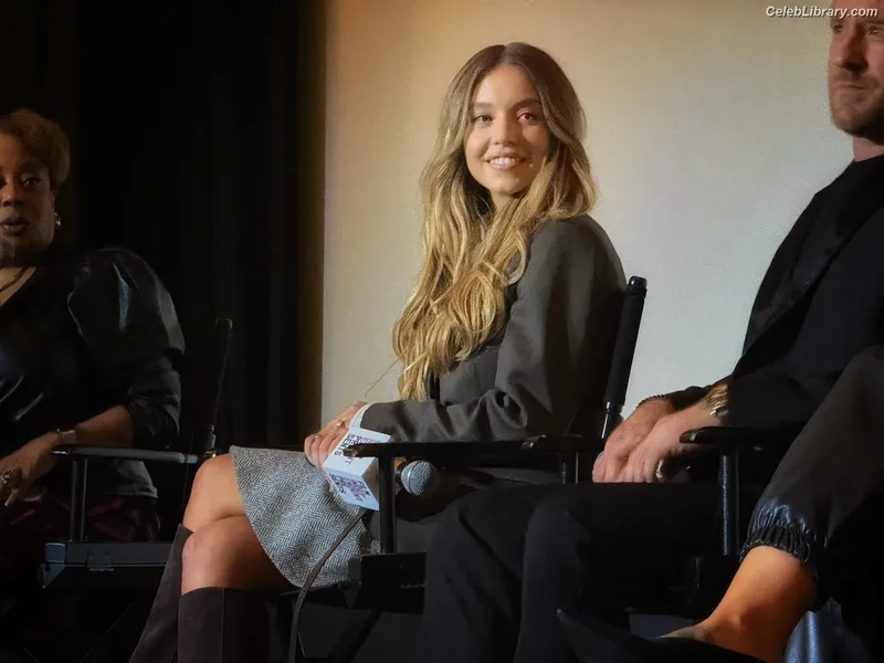Sydney Sweeney photo 16 of 12007
