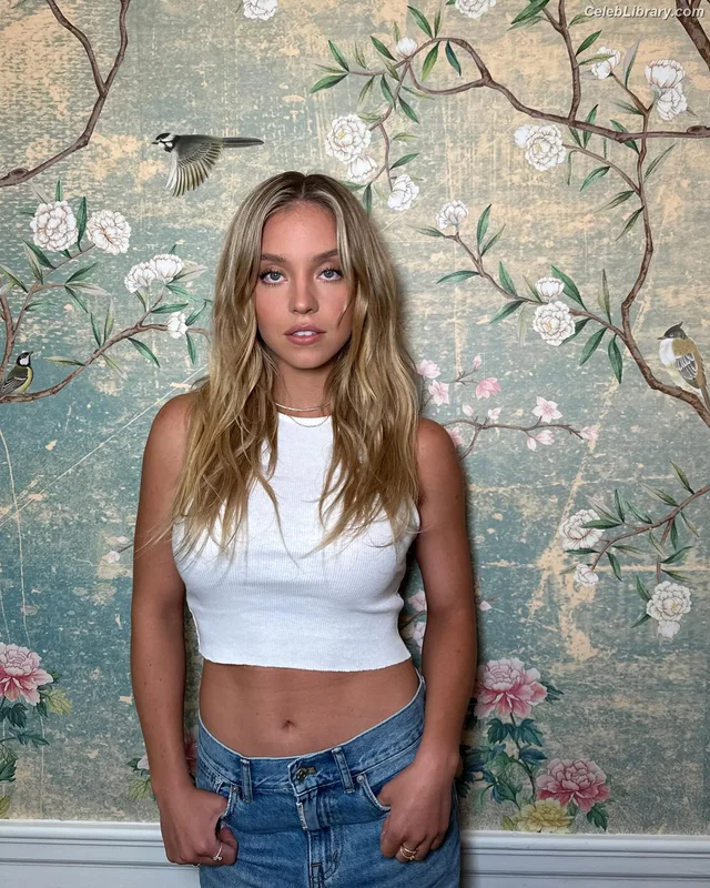 Sydney Sweeney photo 12 of 12007