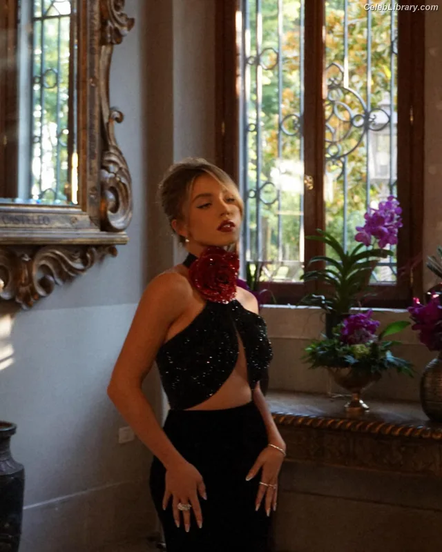 Sydney Sweeney photo 16 of 12007