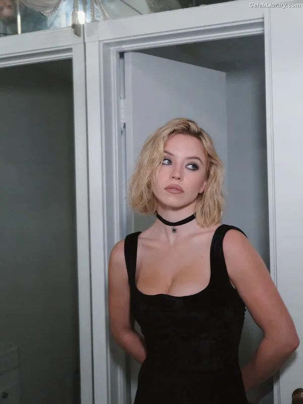 Sydney Sweeney photo 11 of 12007