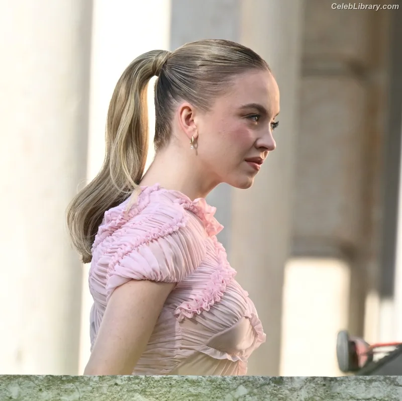 Sydney Sweeney photo 21 of 12007