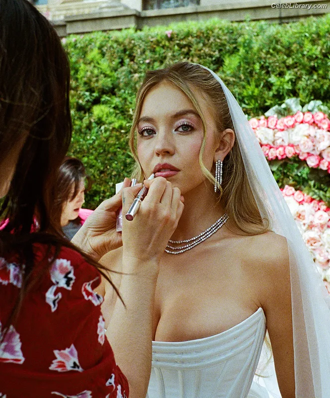 Sydney Sweeney photo 3 of 12007
