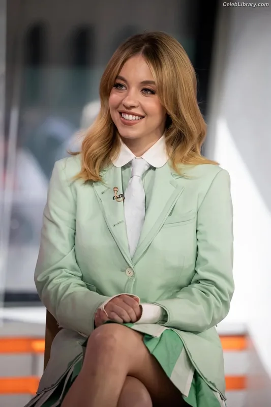 Sydney Sweeney photo 19 of 12007