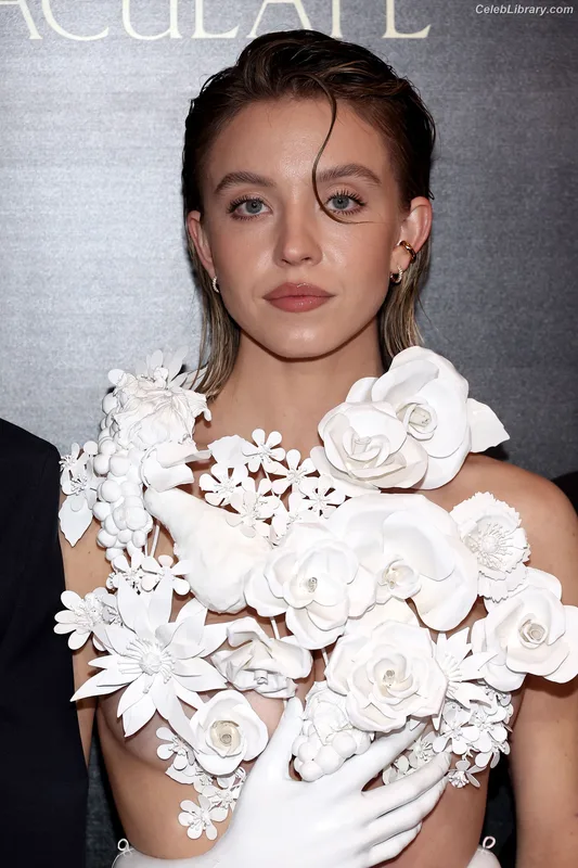 Sydney Sweeney photo 17 of 12007