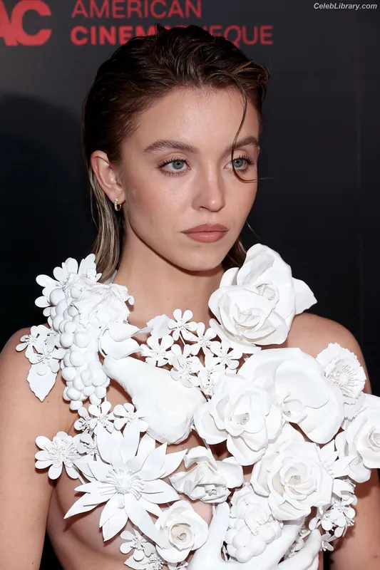 Sydney Sweeney photo 21 of 12007