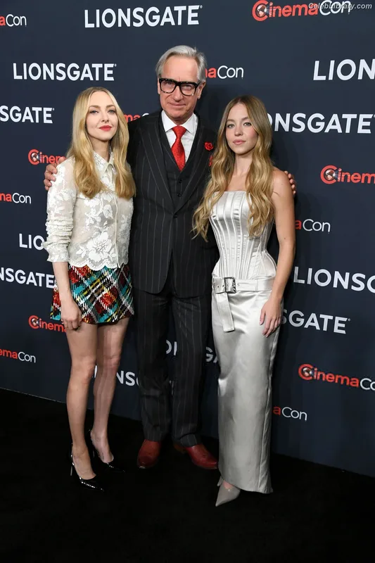 Sydney Sweeney photo 8 of 12007