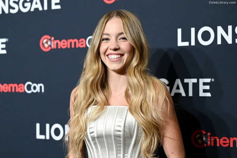 Sydney Sweeney photo 21 of 12007