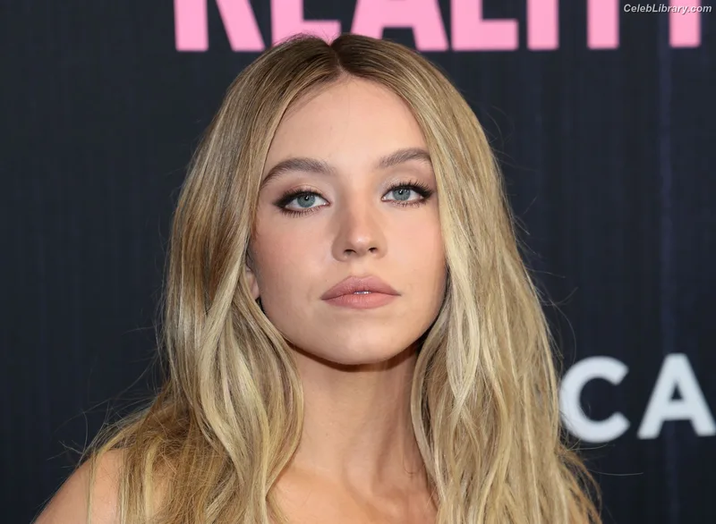 Sydney Sweeney photo 19 of 12007