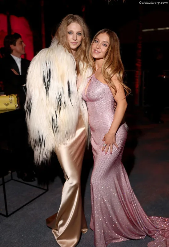 Sydney Sweeney photo 2 of 12007