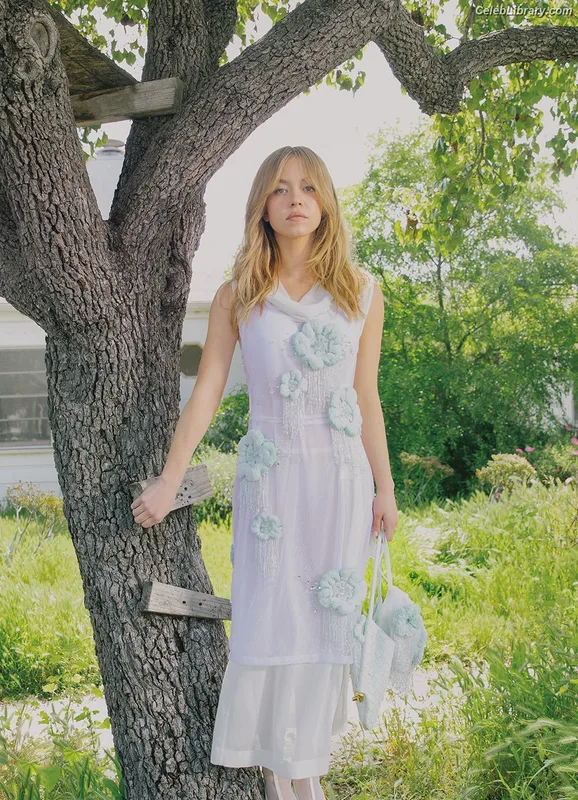 Sydney Sweeney photo 4 of 12007