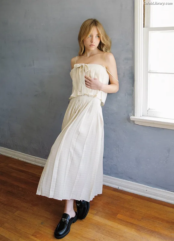 Sydney Sweeney photo 10 of 12007