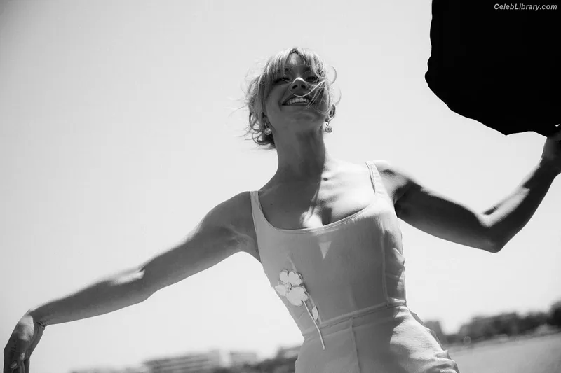 Sydney Sweeney photo 12 of 12007
