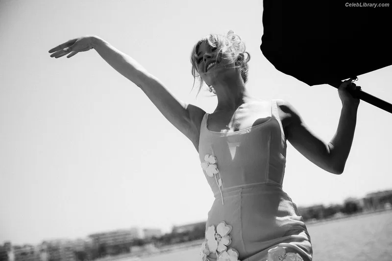Sydney Sweeney photo 13 of 12007