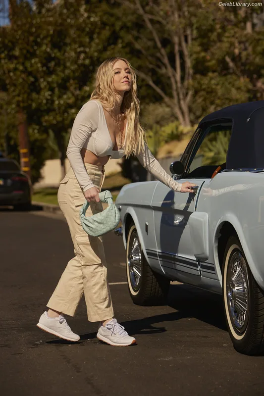 Sydney Sweeney photo 21 of 12007