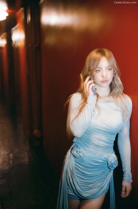 Sydney Sweeney photo 10 of 12007
